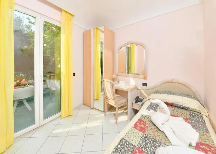 Отель Felix Terme